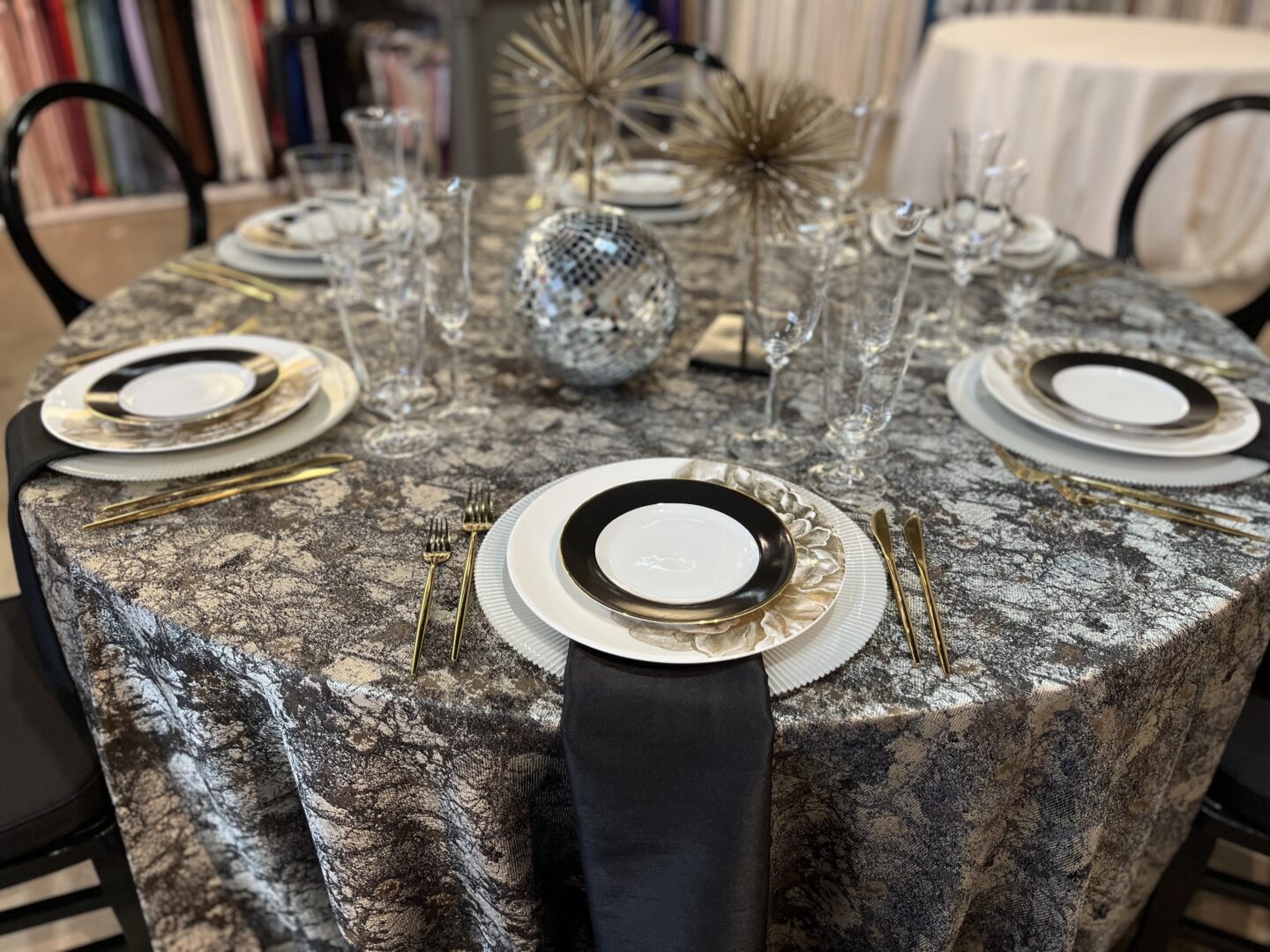 holiday table setting with marble black linen and gold elements