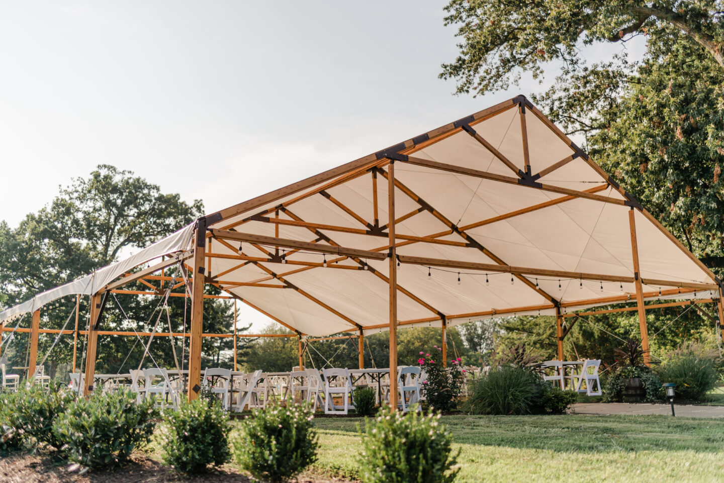 timbertrac tent in reston national golf course 